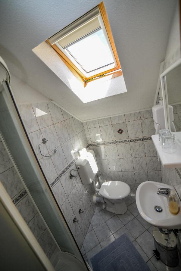 Sixteen Lakes Guest House 2 Jezerce Exterior foto