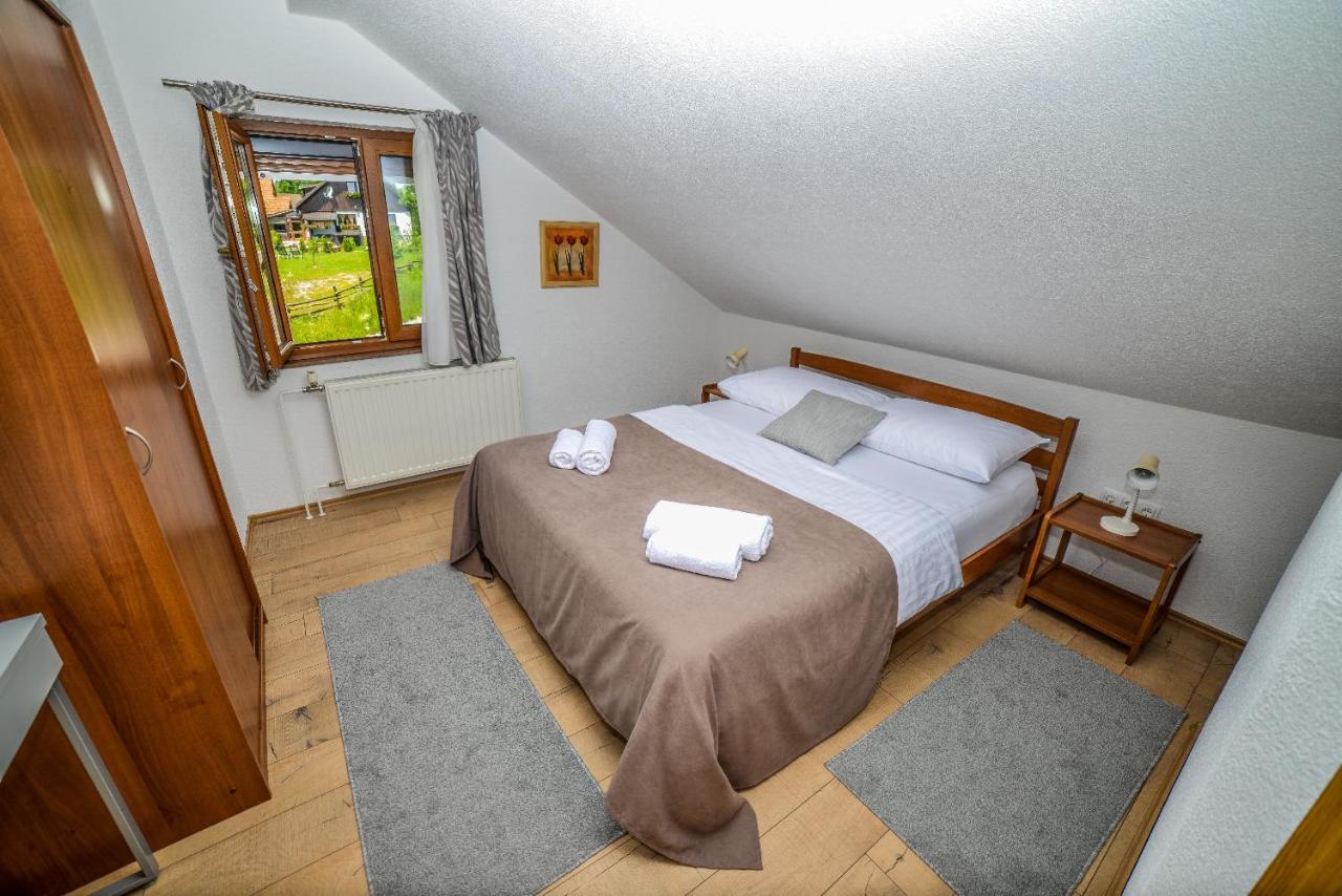 Sixteen Lakes Guest House 2 Jezerce Exterior foto
